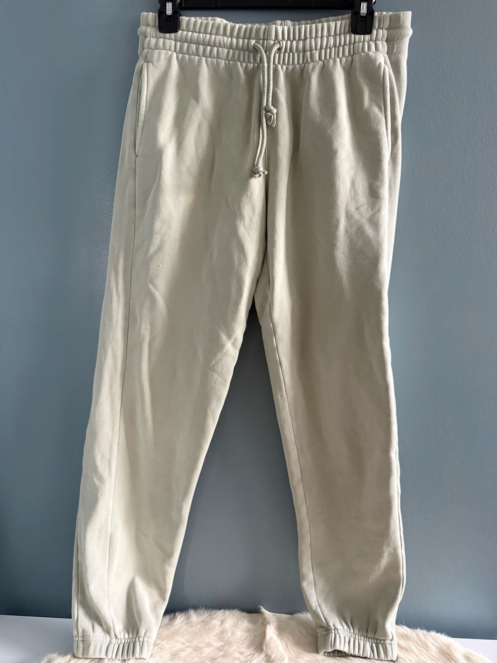 TNA Aritzia Airy Fleece Light Green Lightweight Sweatpants